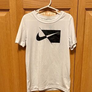Nike Boys Short Sleeve Tee in White with Black Graphic